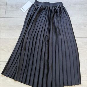 Lululemon Athletica Gray Pleated Midi Skirt for Work